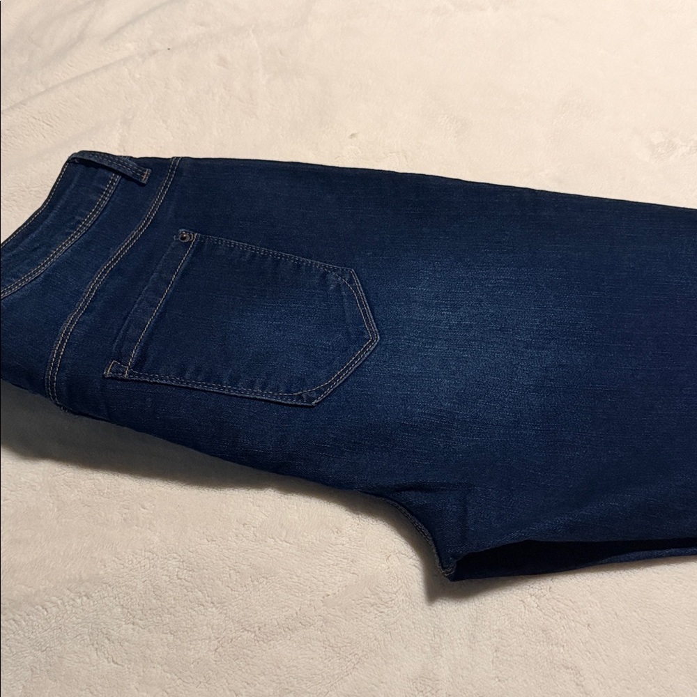 Women's Straight Leg Jeans - Dark Blue - Picture 10 of 11